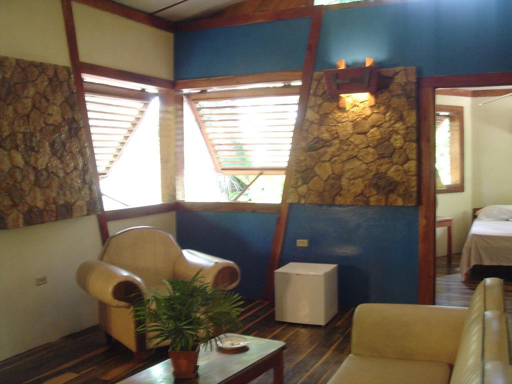 Whistling Bird Hotell Negril Exteriör bild
