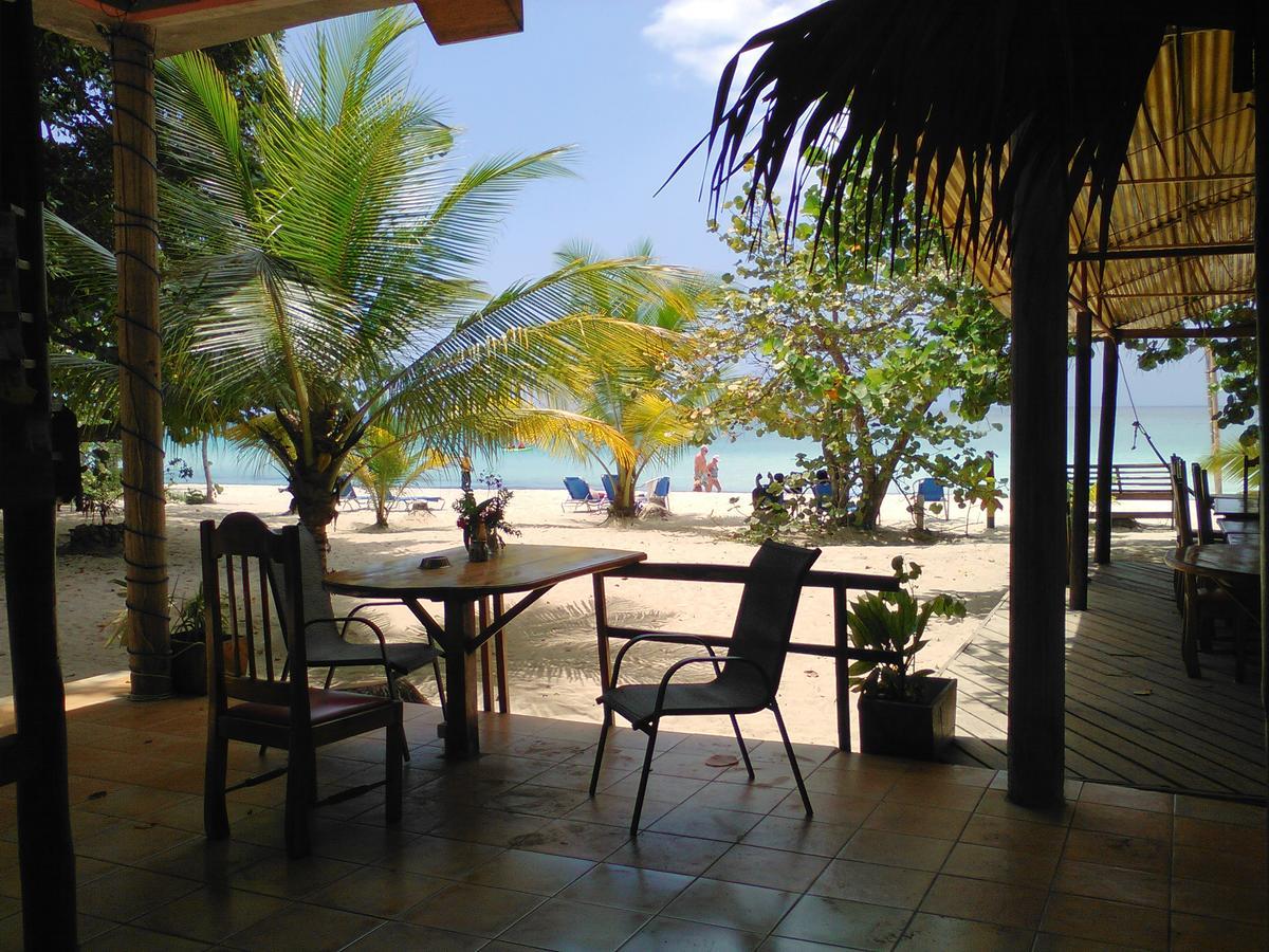 Whistling Bird Hotell Negril Exteriör bild